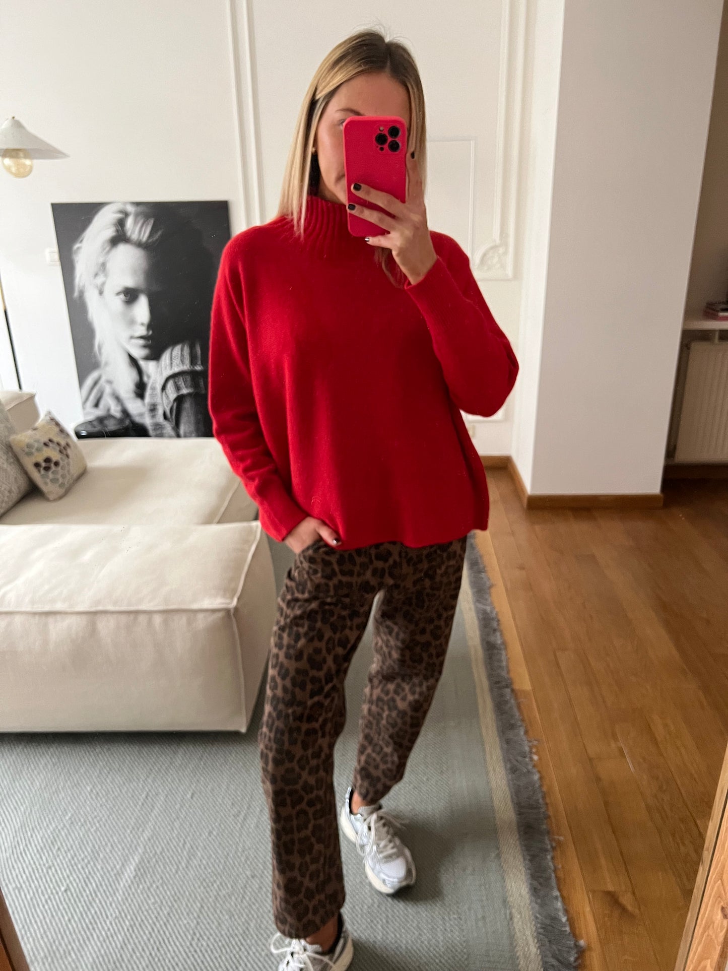 RED HIGH NECK SWEATER