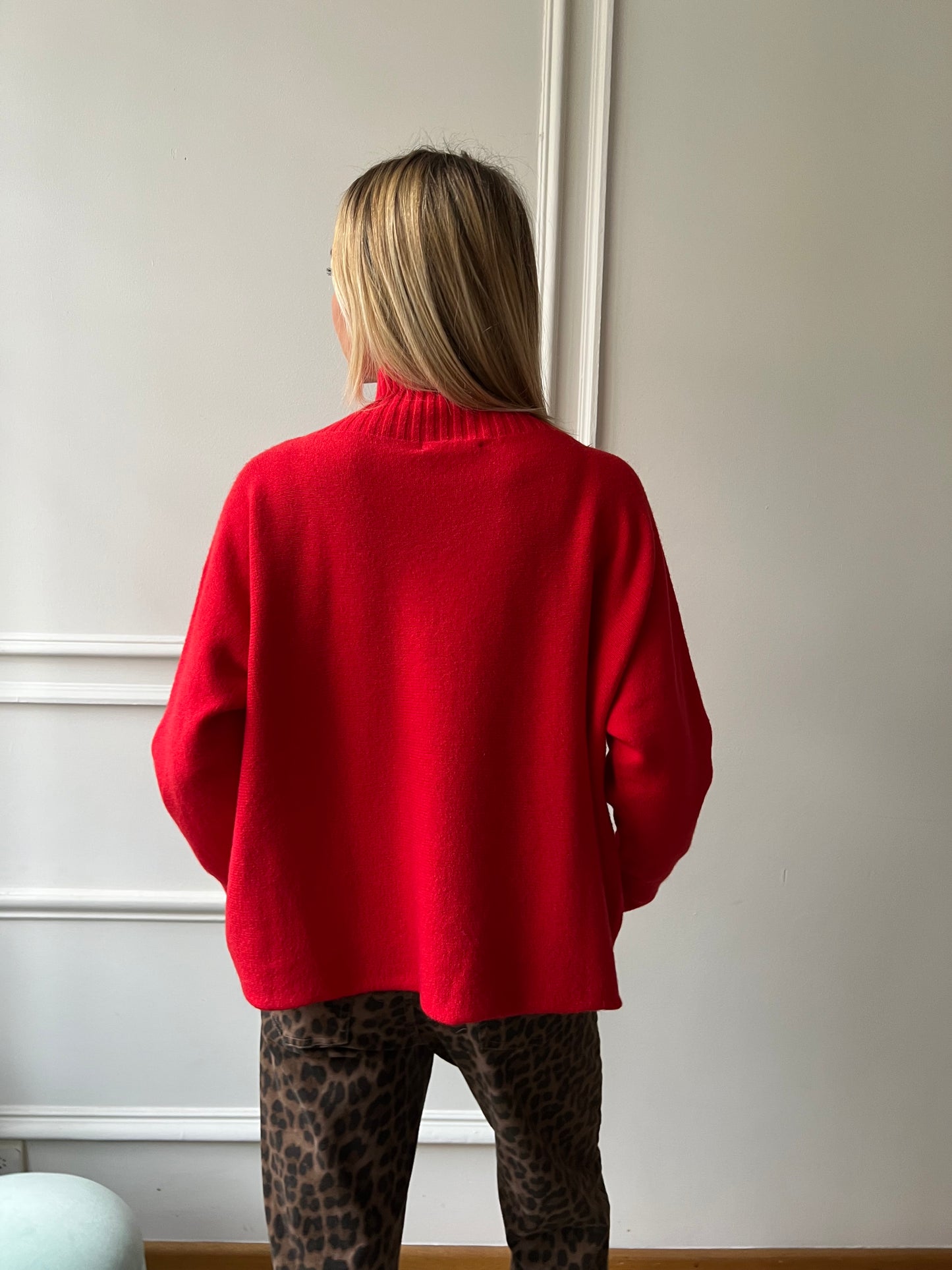 RED HIGH NECK SWEATER