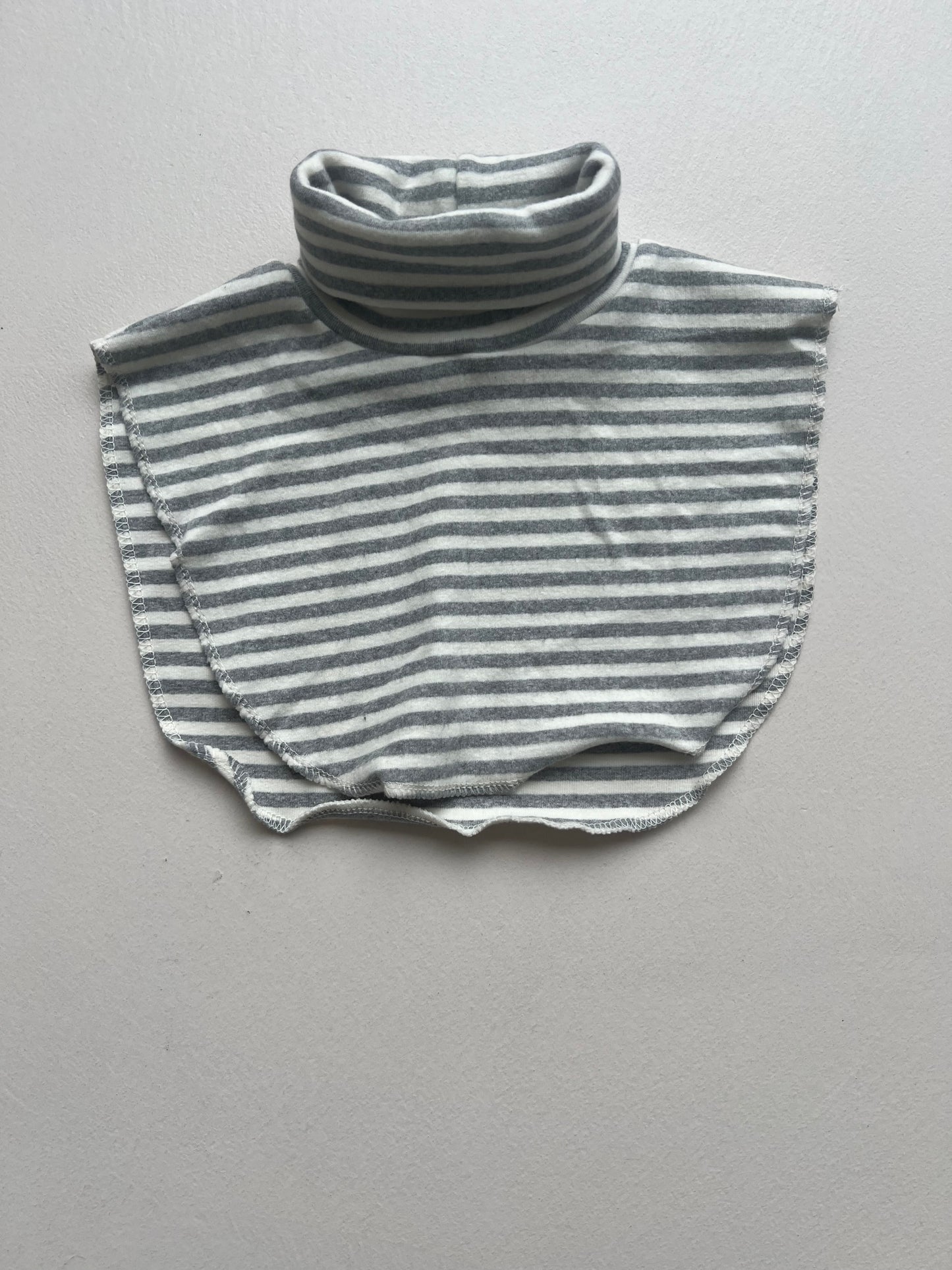 Stripes grey collar