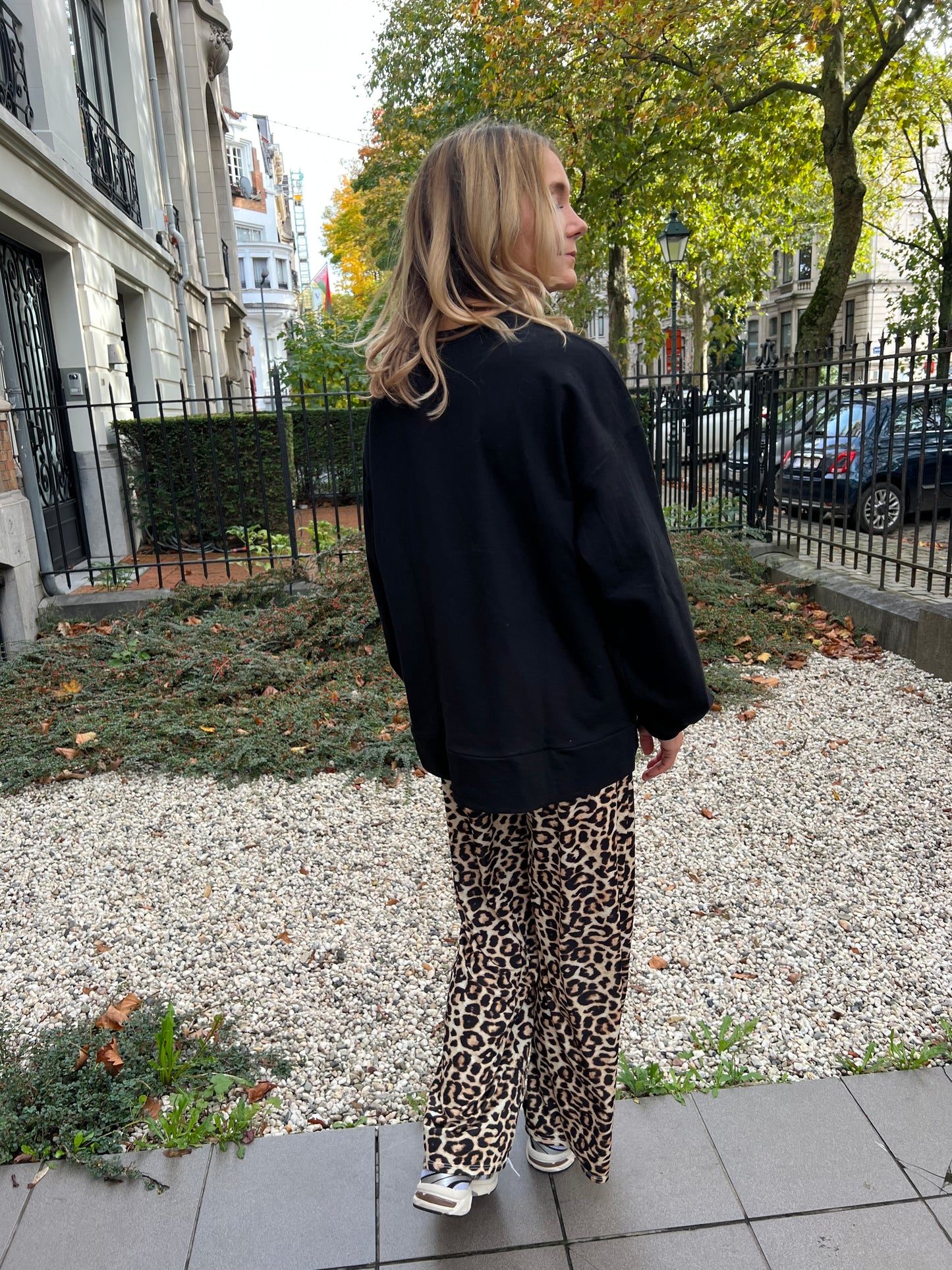 Long black sweatshirt