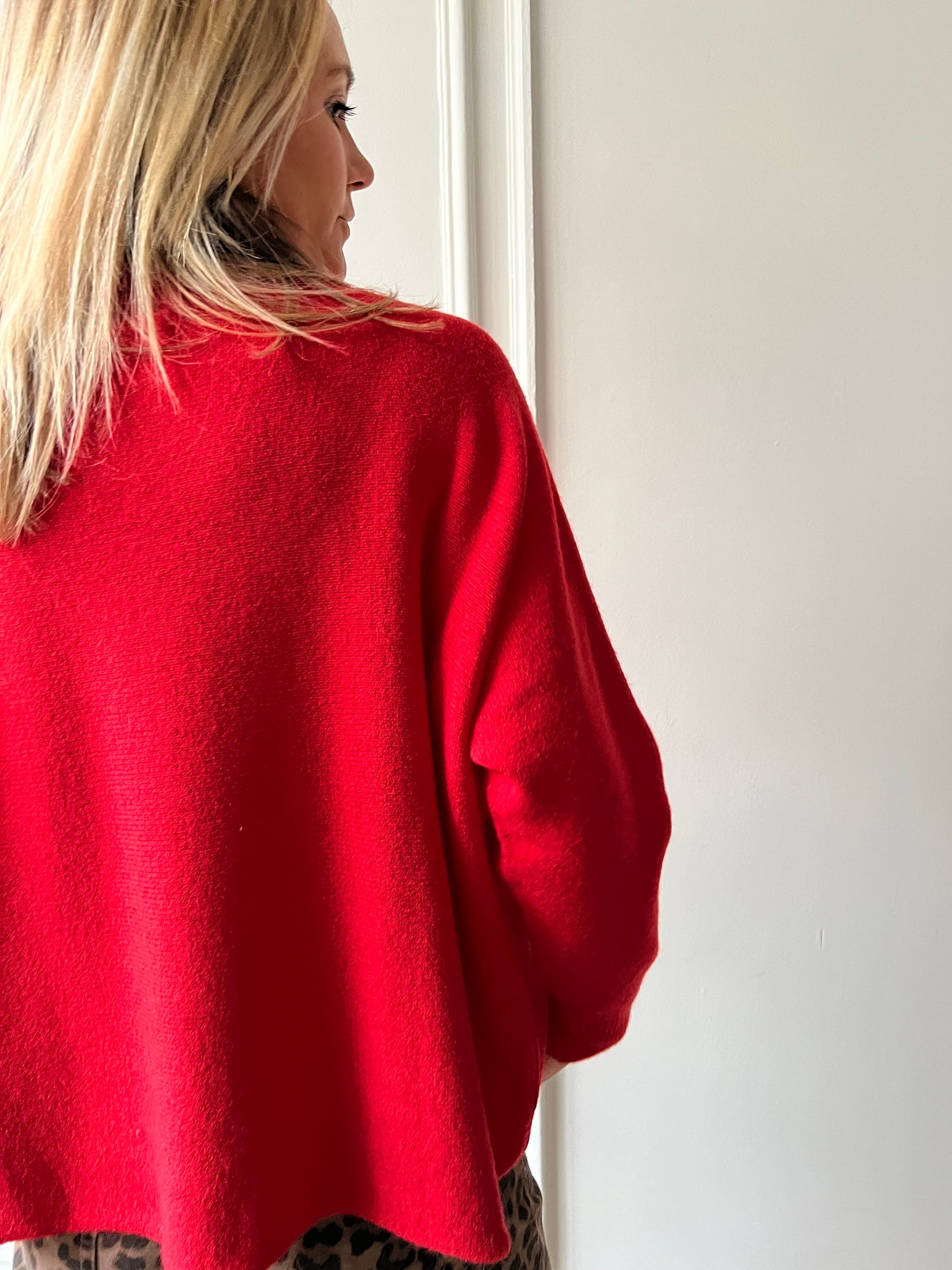 RED HIGH NECK SWEATER