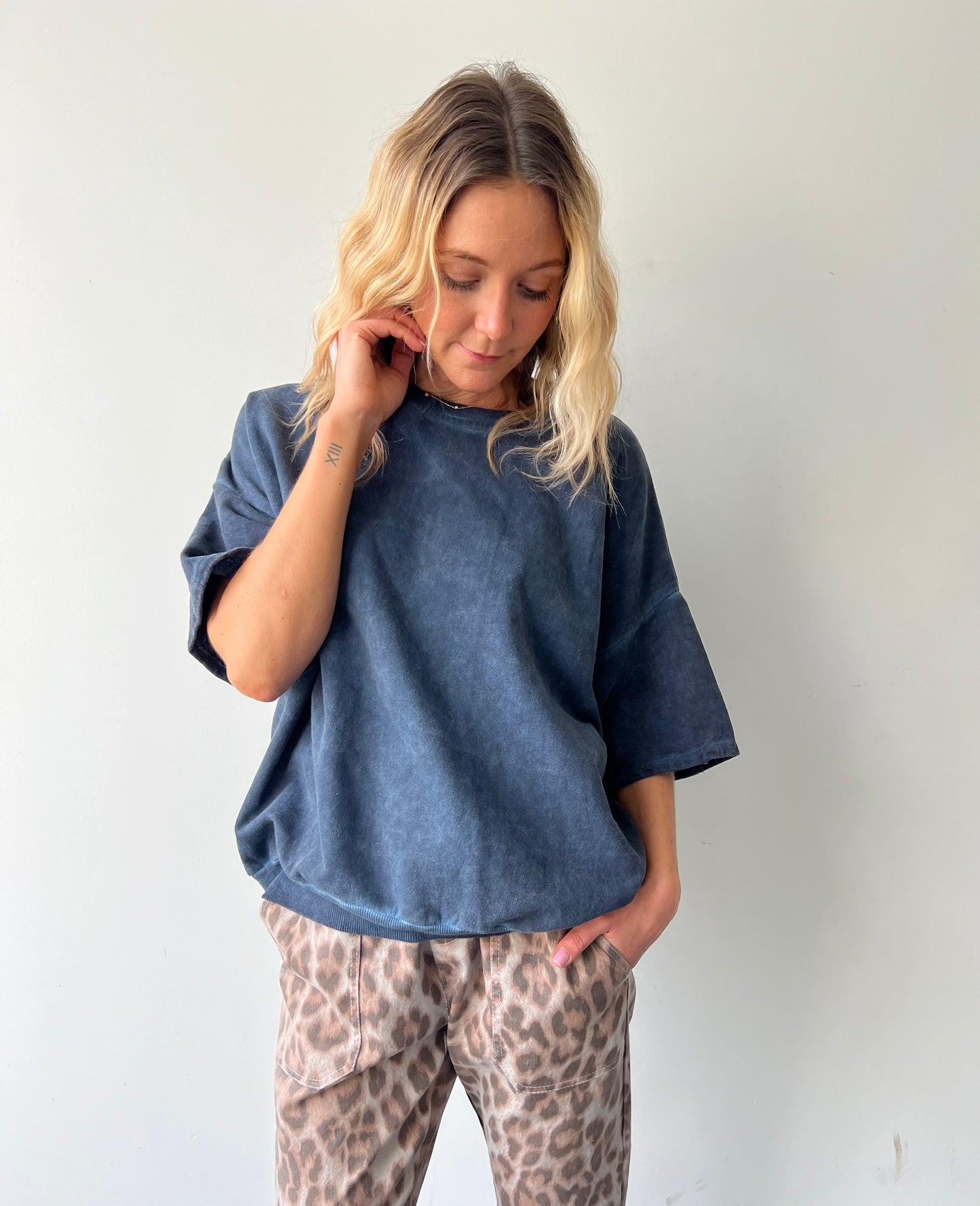 NAVY BLUE SWEATSHIRT