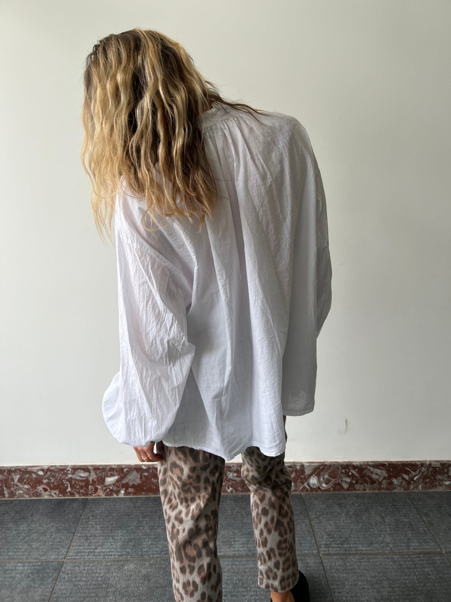 WHITE BLOUSE