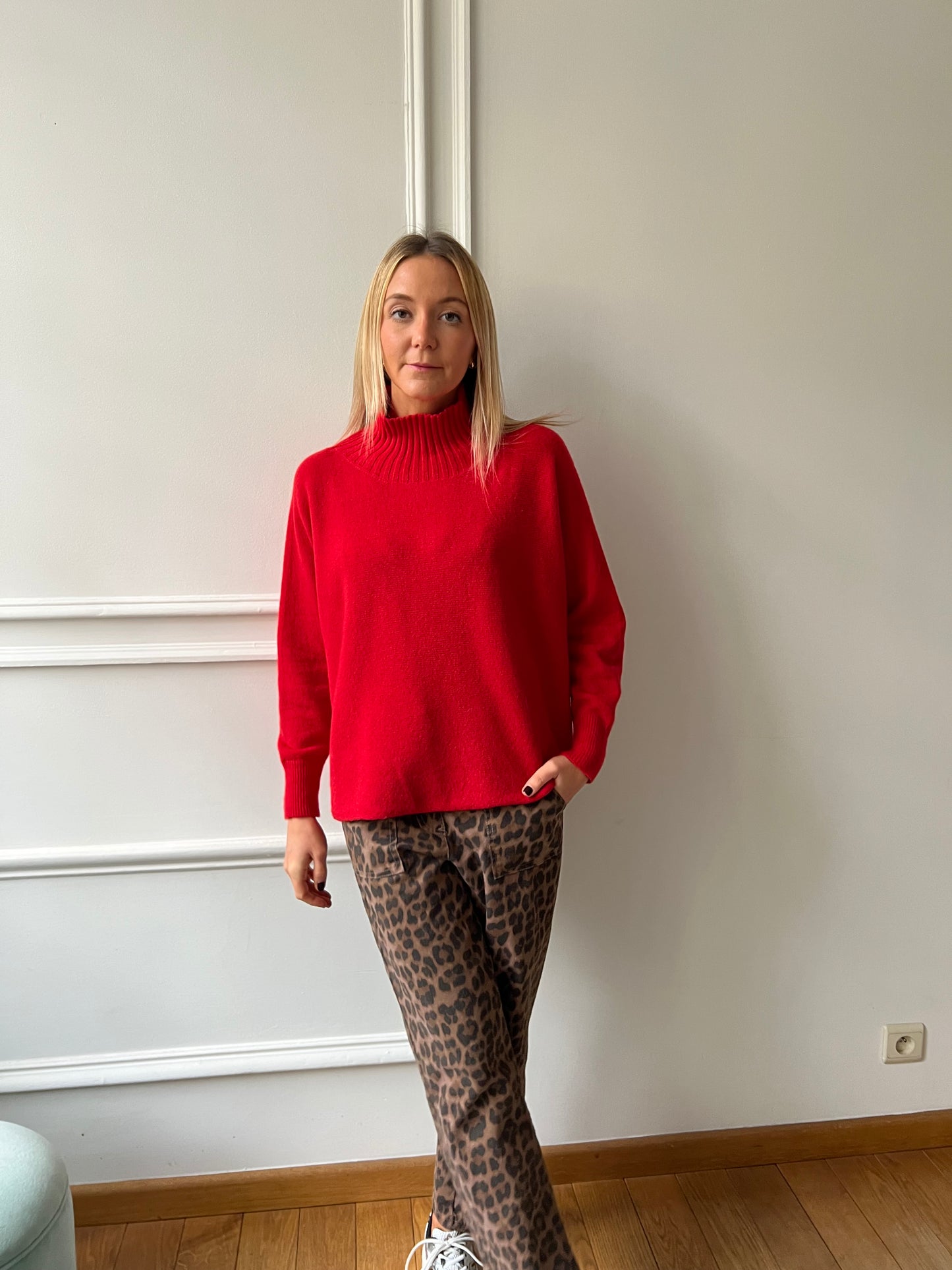 RED HIGH NECK SWEATER