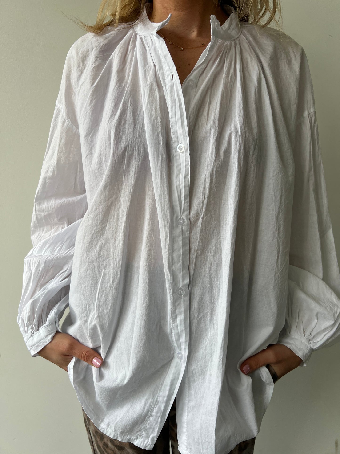 WHITE BLOUSE