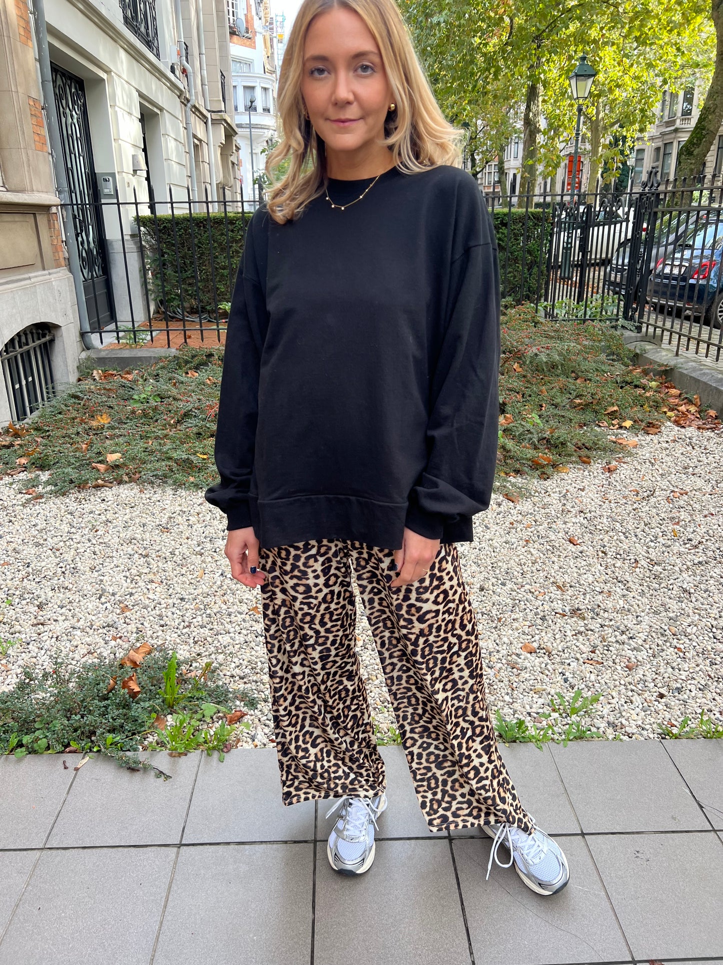 Long black sweatshirt