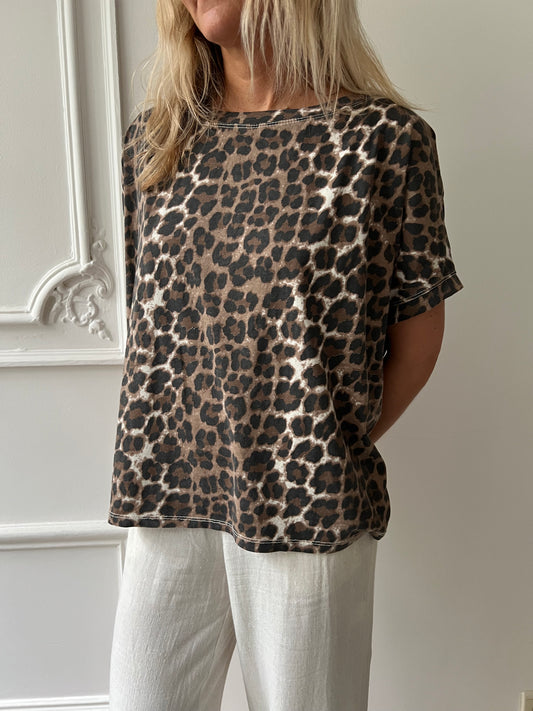 Leo tee