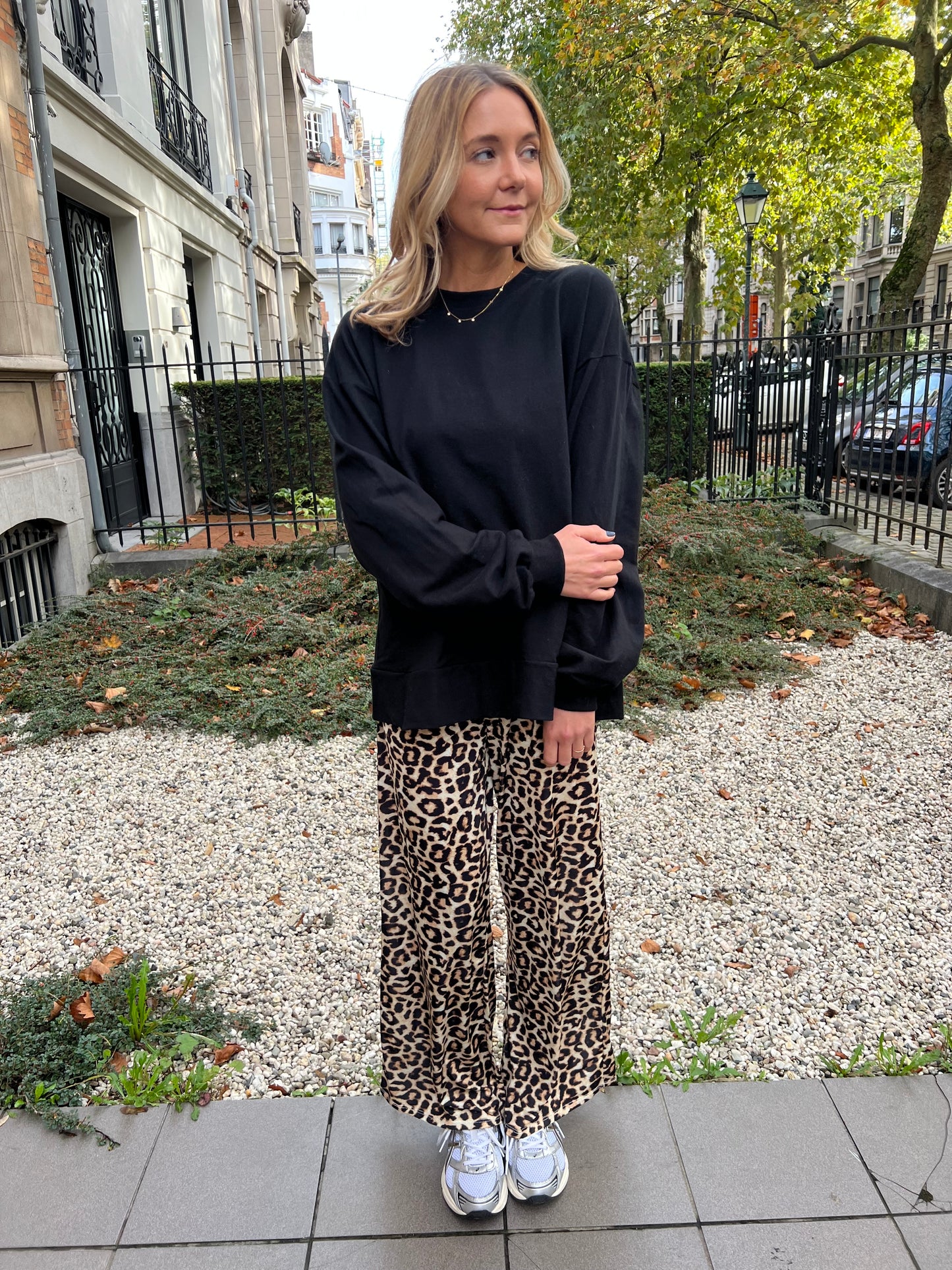 Long black sweatshirt