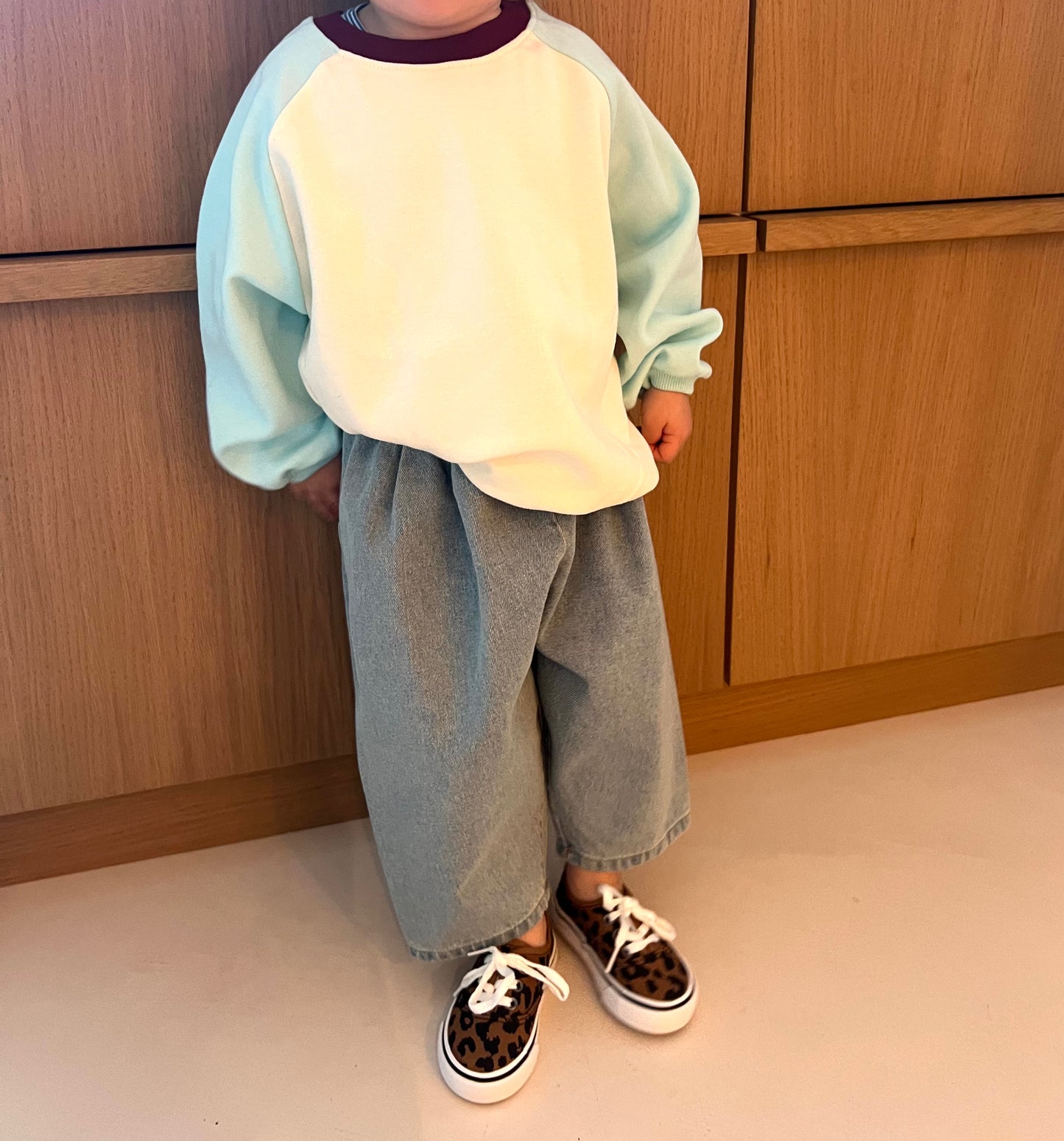 BLUE RAGLAN SWEATSHIRT
