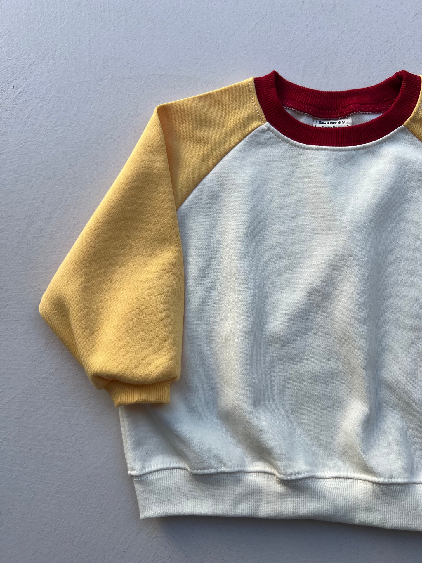 RAGLAN SWEATSHIRT