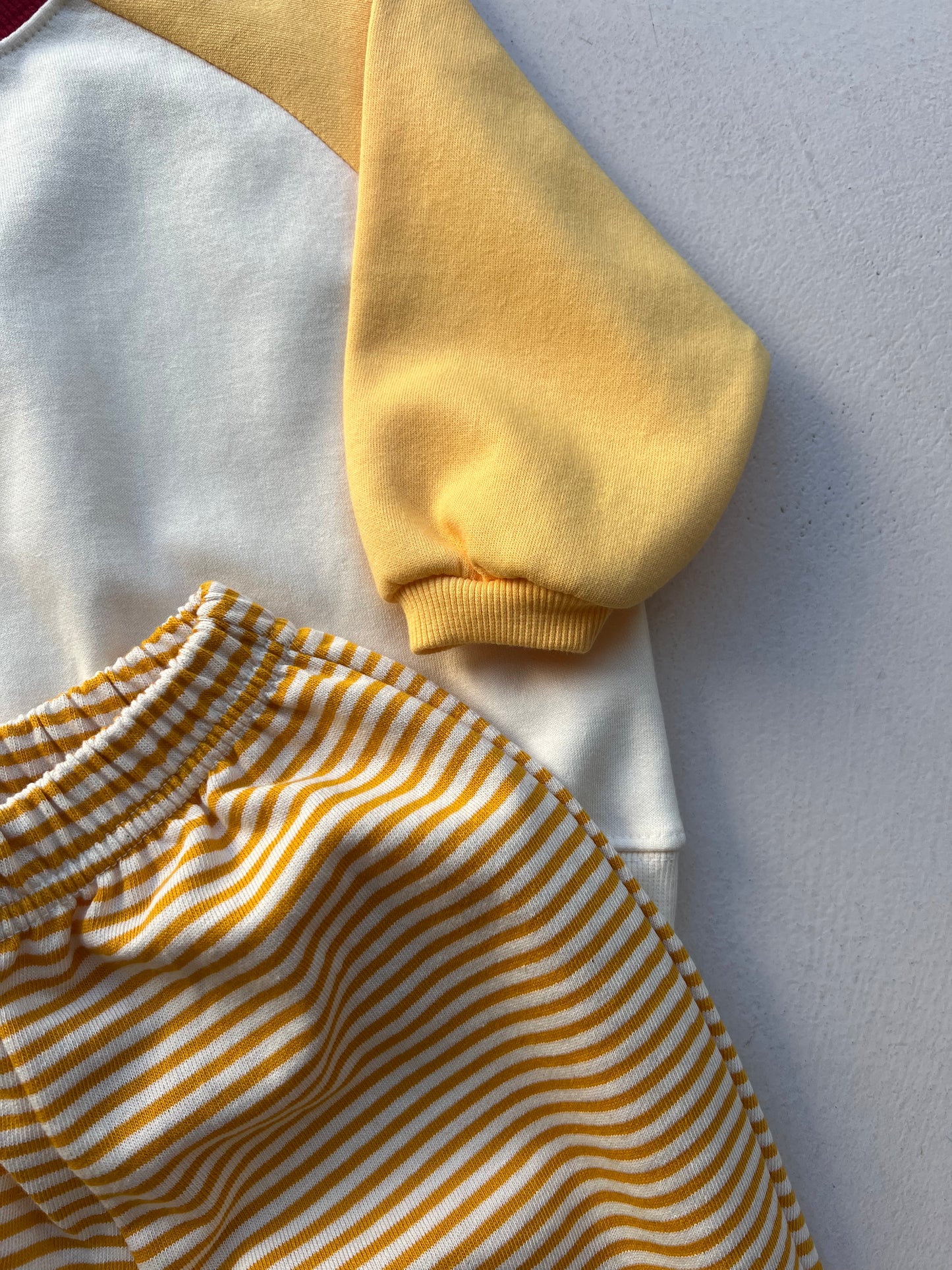 RAGLAN SWEATSHIRT