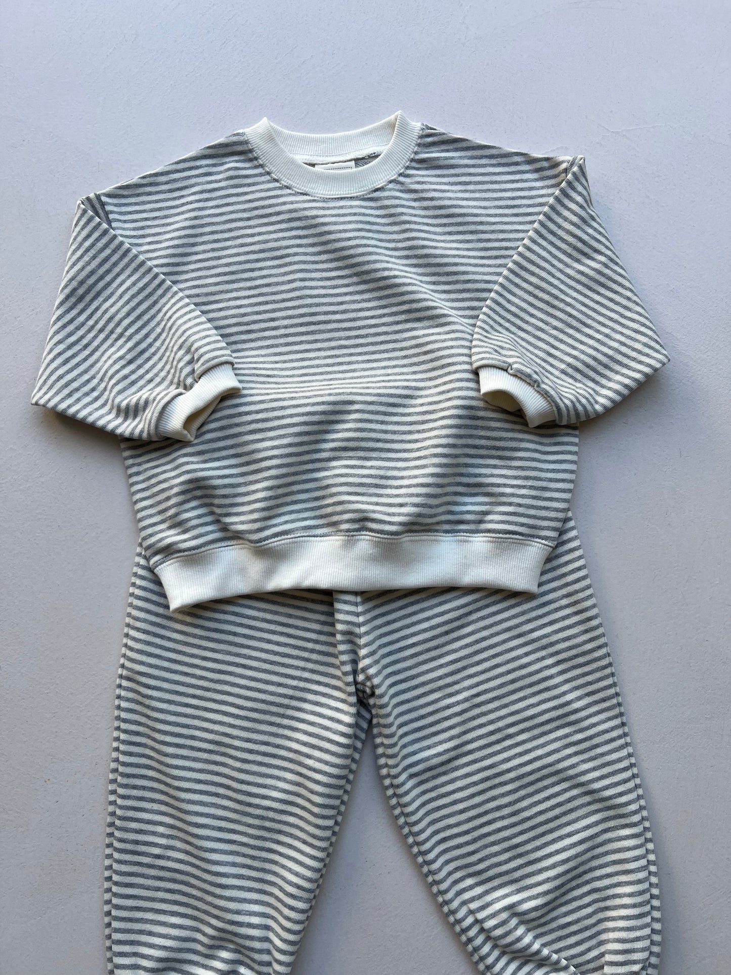 Top bottom set in gray stripes