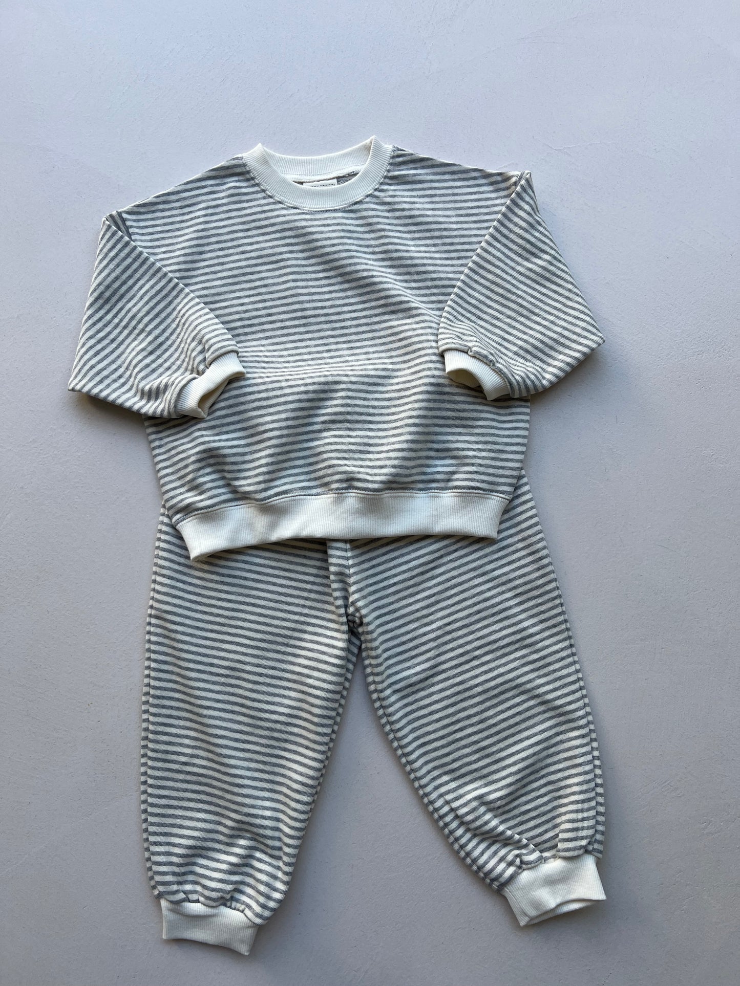 Top bottom set in gray stripes