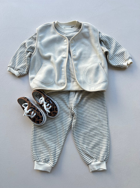Top bottom set in gray stripes