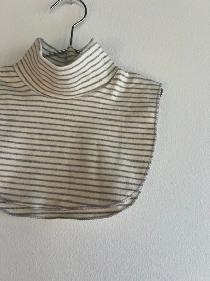 Plastron écru ligné gris